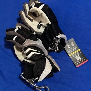 Under Armour Strategy Lacrosse Gloves size M (kids age 8-13)